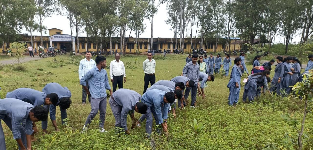 आईटीआई बस्तर में सेवा पखवाड़ा के तहत चलाया गया स्वच्छता अभियान